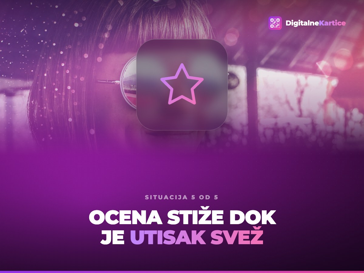 Ocena stiže dok je utisak svež. Nasmejana gošća sa šoljicom kafe u ruci ispred kafića