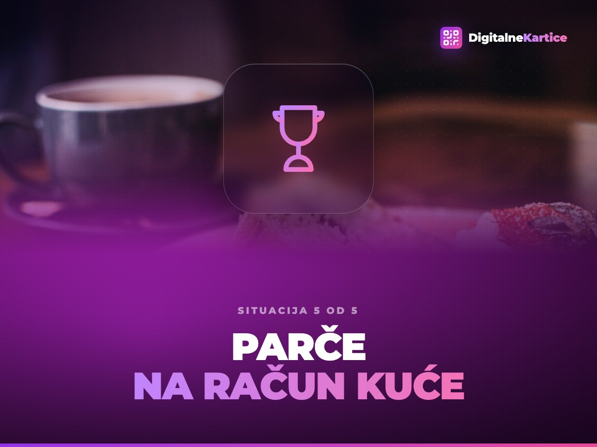 Parče na račun kuće. Parče kolača na tanjiru, nagrada iz loyalty programa poslastičarnice
